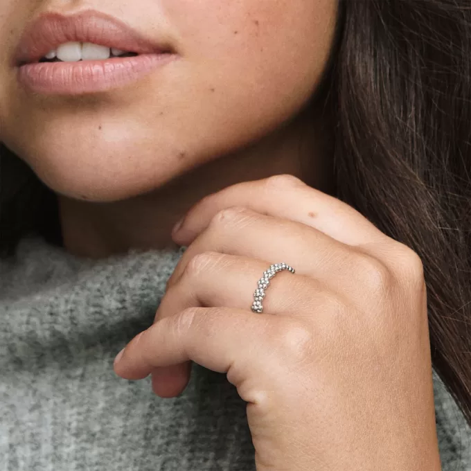 VENTE FINALE – Bague classique en forme de marguerite VENTE FINALE – Bague classique en forme de marguerite