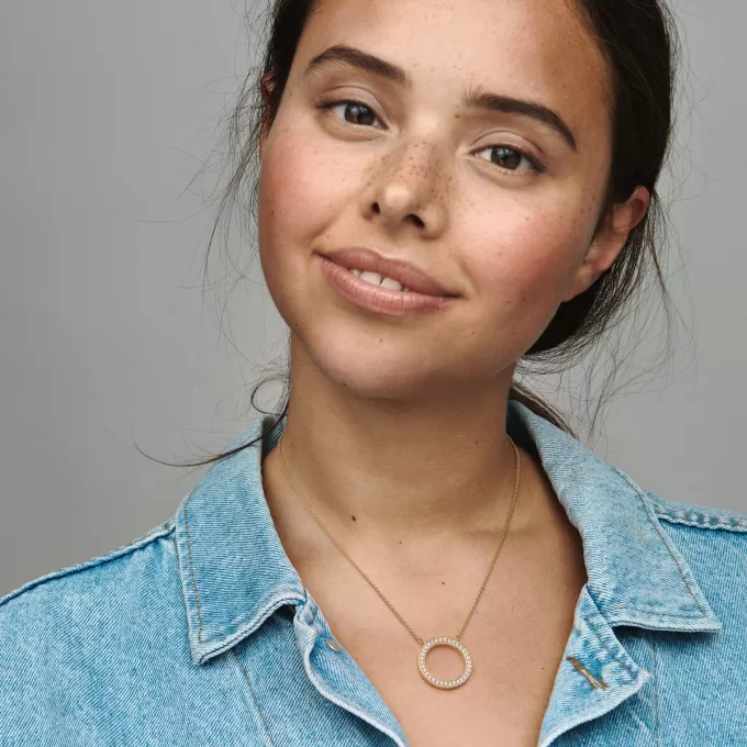 VENTE FINALE – Pandora Signature Pavé Collier à pendentif cercle et cœurs VENTE FINALE – Pandora Signature Pavé Collier à pendentif cercle et cœurs